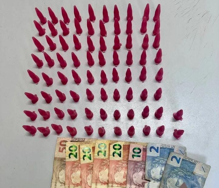 Adolescente na prática do tráfico de drogas é preso em Aracruz