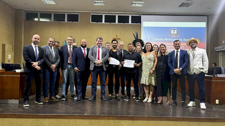 Apresentadores do Poká no Alvo Podcast, Mauro Leal e Ton Oliver, recebem homenagem na Câmara Municipal de Aracruz